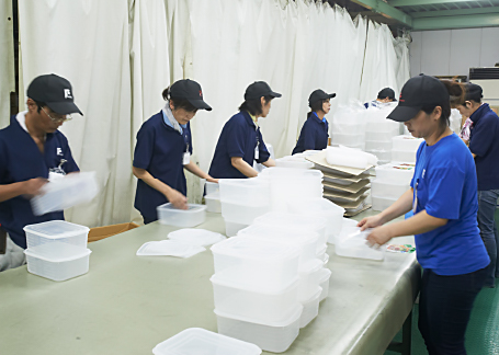 プラスチック加工現場の様子